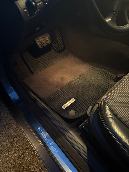 Mercedes-Benz E240 9 of 20
