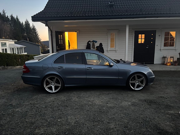 Mercedes-Benz E240 4 of 20