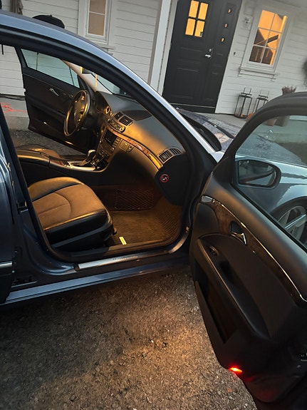 Mercedes-Benz E240 13 of 20