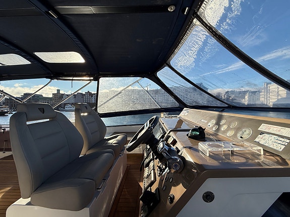 Fairline Squadron 65 CAT C18. Oppgradert Navi. Hydrauliske holdtrøstere. Skipsre 24 of 30