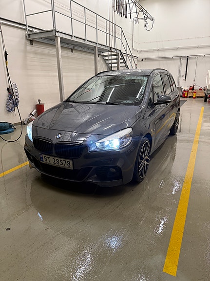 BMW 220d 3 of 17