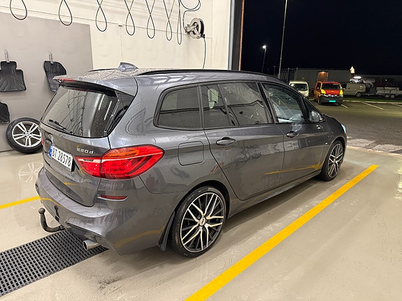 BMW 220d 6 of 17