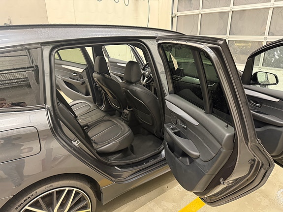 BMW 220d 11 of 17