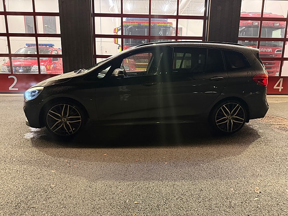 BMW 220d 2 of 17