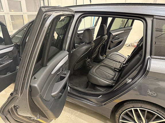 BMW 220d 12 of 17