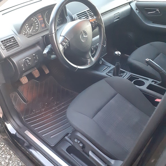 Mercedes-Benz A160 7 of 14