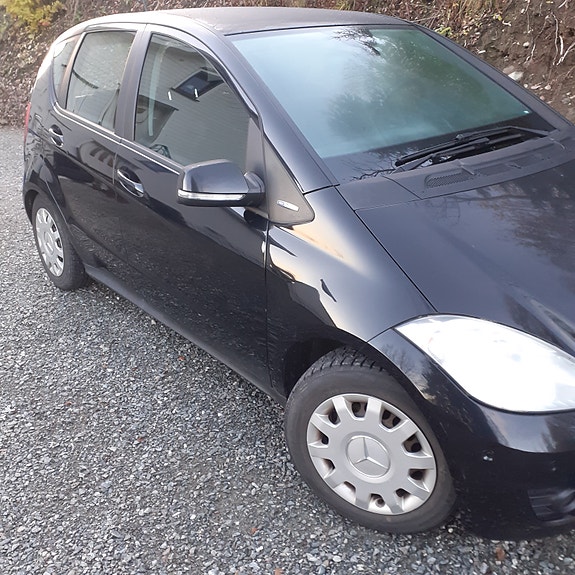 Mercedes-Benz A160 2 of 14