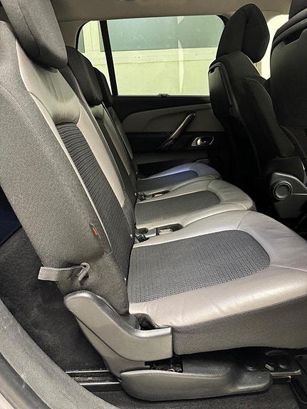 Citroen C4 Picasso 27 of 29