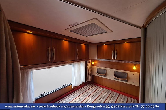  Godt med skap over sengen