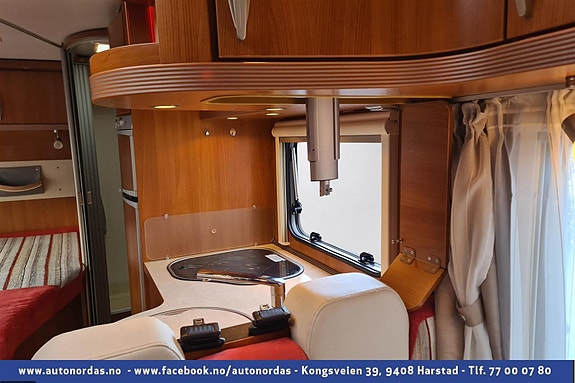  Eget skap for tv med stativ som kan heves/senkes