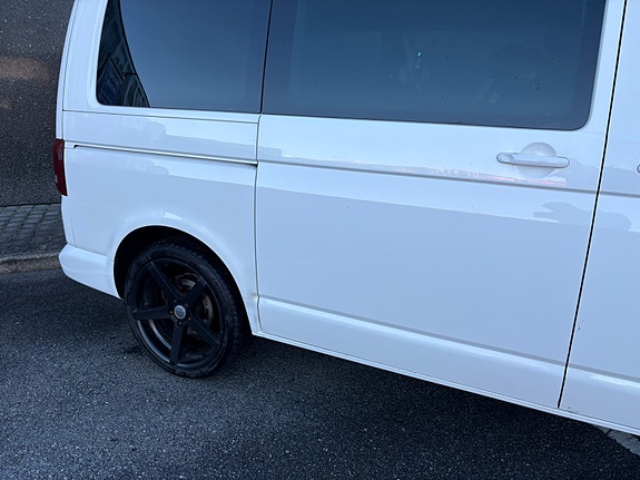 Volkswagen Multivan 6 of 22