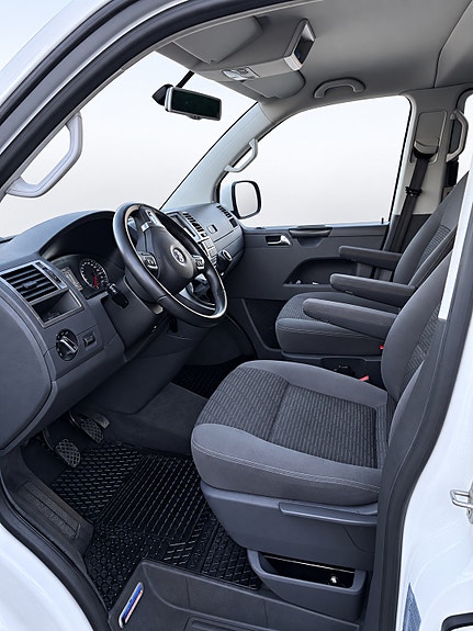 Volkswagen Multivan 20 of 22
