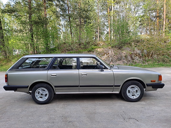 Mazda 929 1983 photo 2