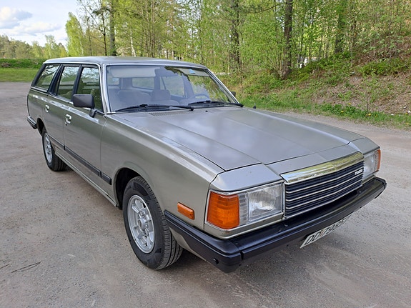 Mazda 929 1983 photo 4
