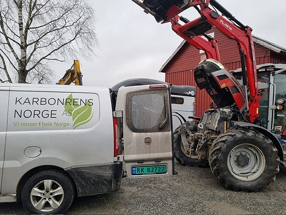 Rens av traktor