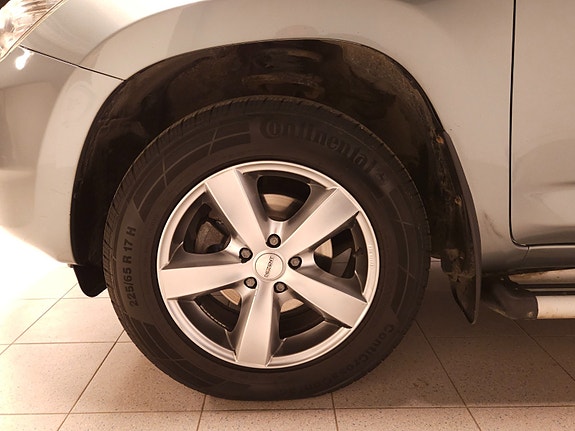 Toyota RAV4 4 of 30