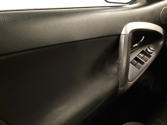 Toyota RAV4 21 of 30