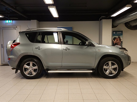 Toyota RAV4 12 of 30