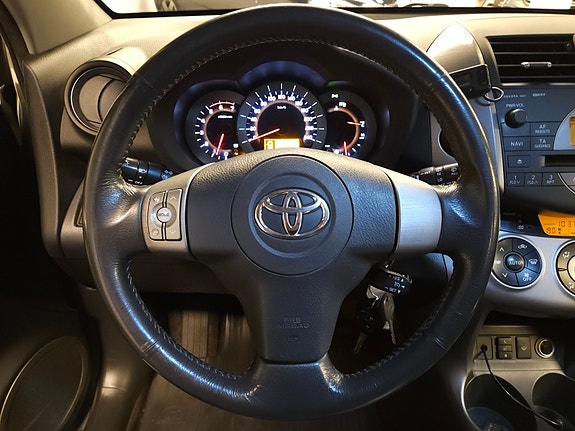 Toyota RAV4 15 of 30