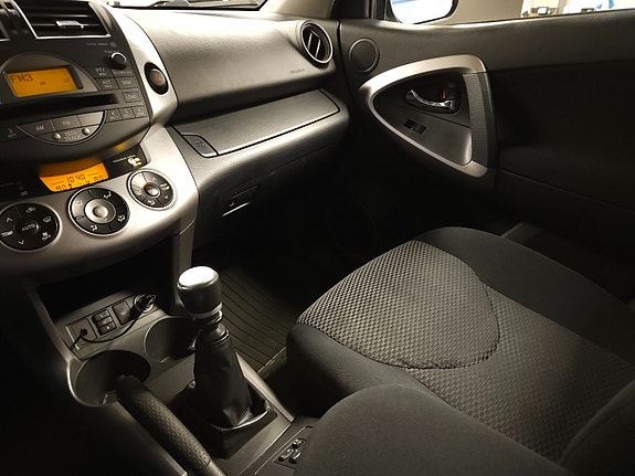 Toyota RAV4 30 of 30