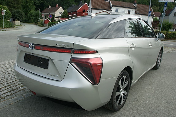 Toyota Mirai 3 of 9