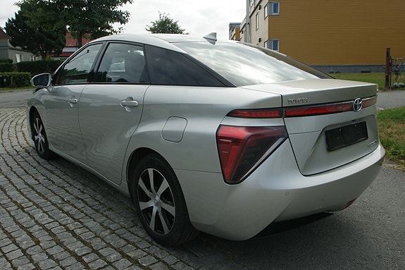 Toyota Mirai 4 of 9