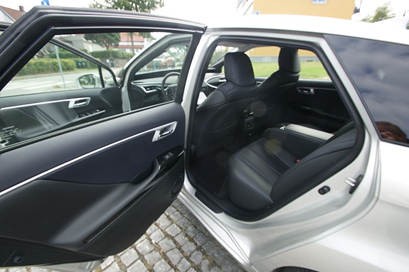 Toyota Mirai 6 of 9
