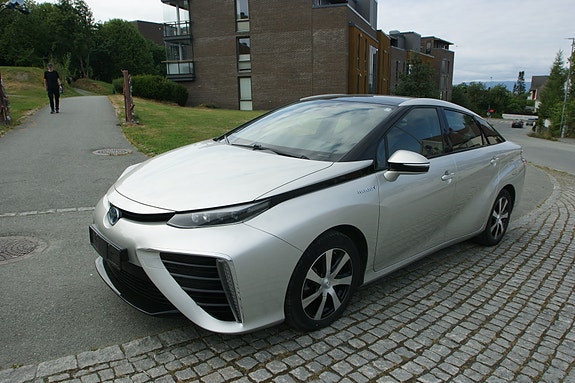 Toyota Mirai 2 of 9