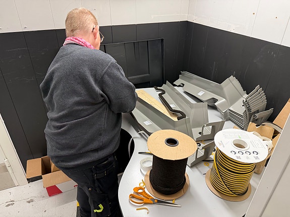 Fra en stasjon som jobber med montering for Gyli plast