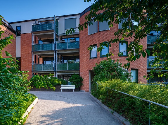 Renovering av balkonger og tak. Bytting av vinduer