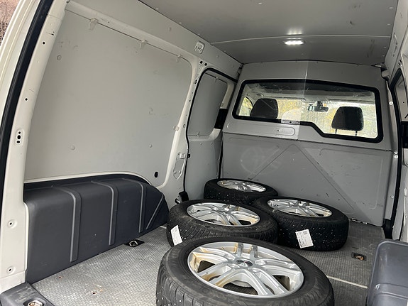 Volkswagen Caddy Maxi 10 of 17
