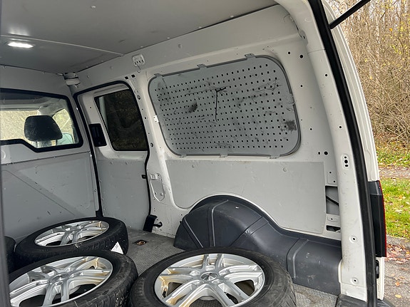 Volkswagen Caddy Maxi 9 of 17