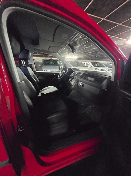 Volkswagen Caddy Maxi 10 of 28