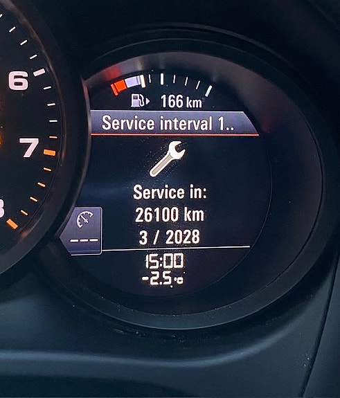 Porsche Macan 16 of 20