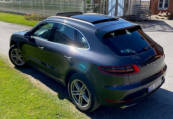 Porsche Macan 3 of 20