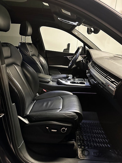 Audi Q7 11 of 30