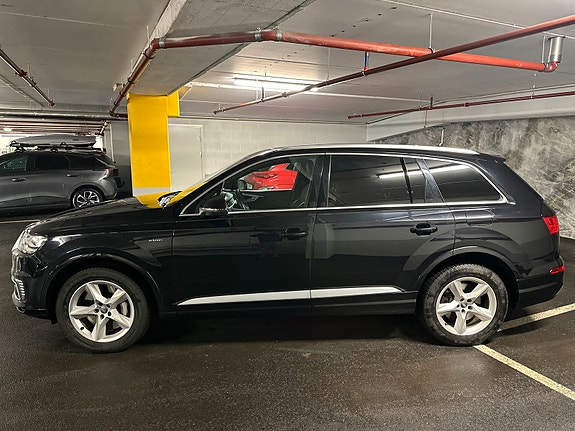 Audi Q7 2 of 30