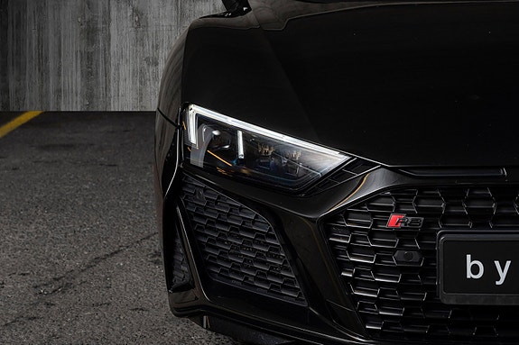 Audi R8 6 of 30