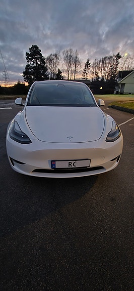 Tesla Model Y 2 of 12