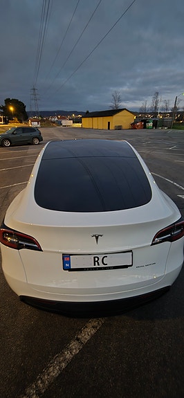 Tesla Model Y 9 of 12