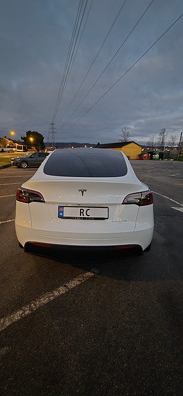Tesla Model Y 4 of 12