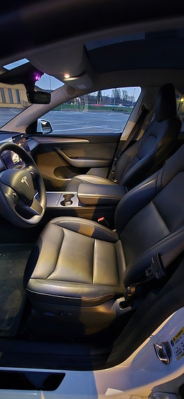 Tesla Model Y 5 of 12