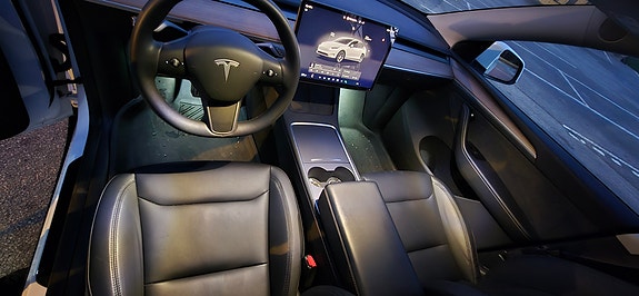 Tesla Model Y 8 of 12