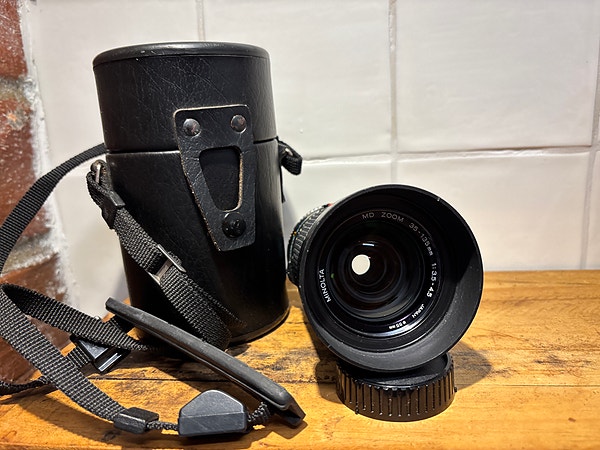 Vintage Minolta MD Zoom 35-135mm f/3.5-4.5 objektiv. (1982)