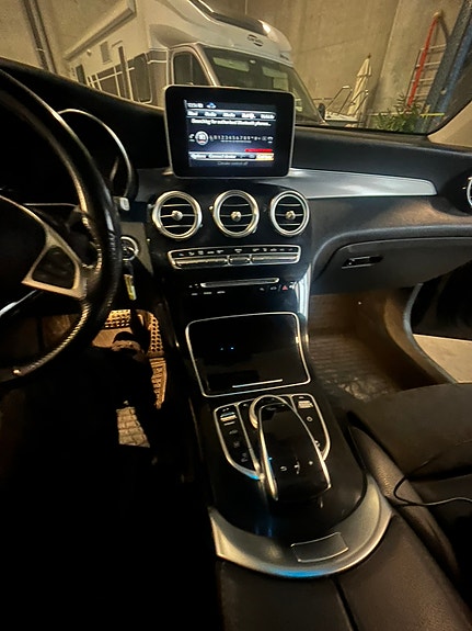 Mercedes-Benz GLC350 e 14 of 23