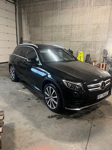 Mercedes-Benz GLC350 e 19 of 23