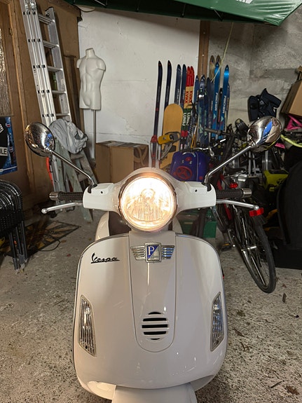 Vespa Granturismo 250 2 of 20