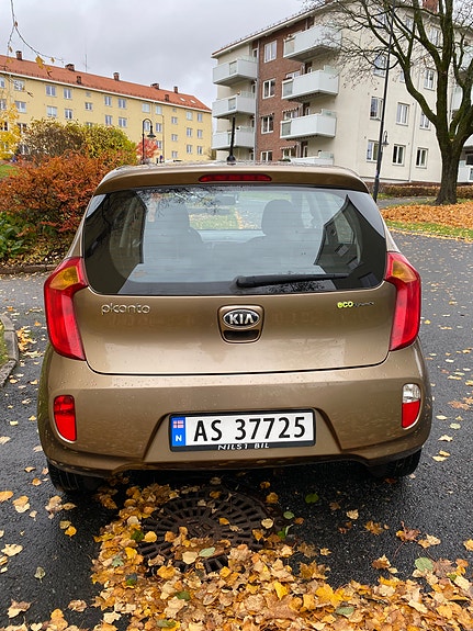 Kia Picanto 2 of 5