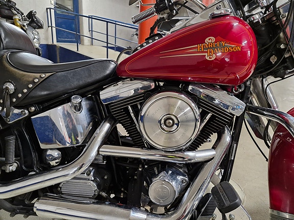 Harley-Davidson FLSTC Heritage Softail Classic 4 of 9