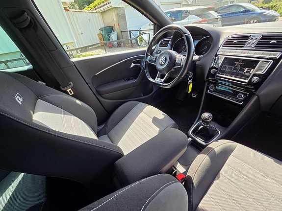 Volkswagen Polo 16 of 22